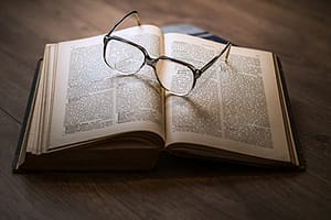 Book_and_glasses