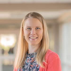 Liz Evangelous headshot